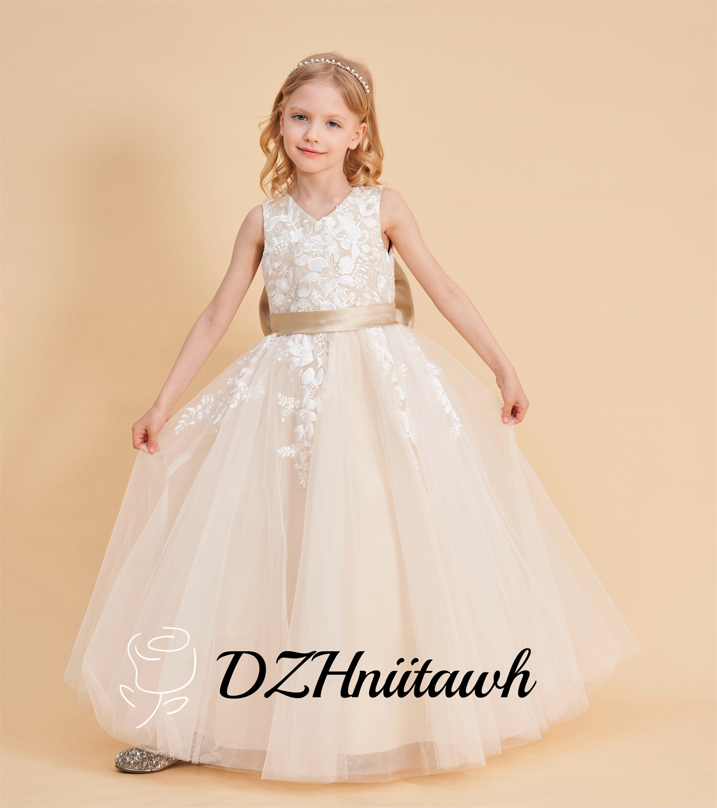 Lace flower girl dress with a big bow in the back, tulle flower girl dress, birthday girl dress with lace applique, tutu flower girl dress